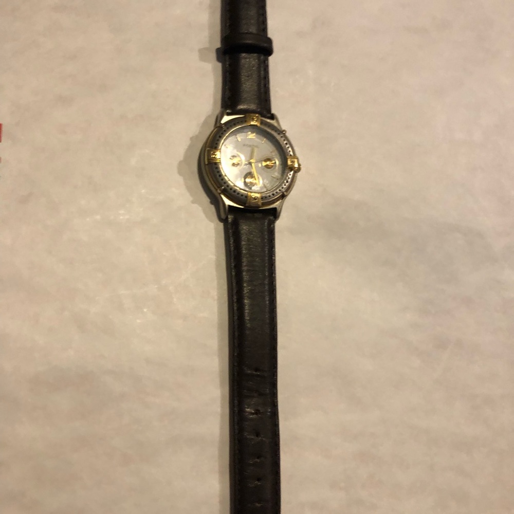 Fossil Watch Good Working Condition - image 1